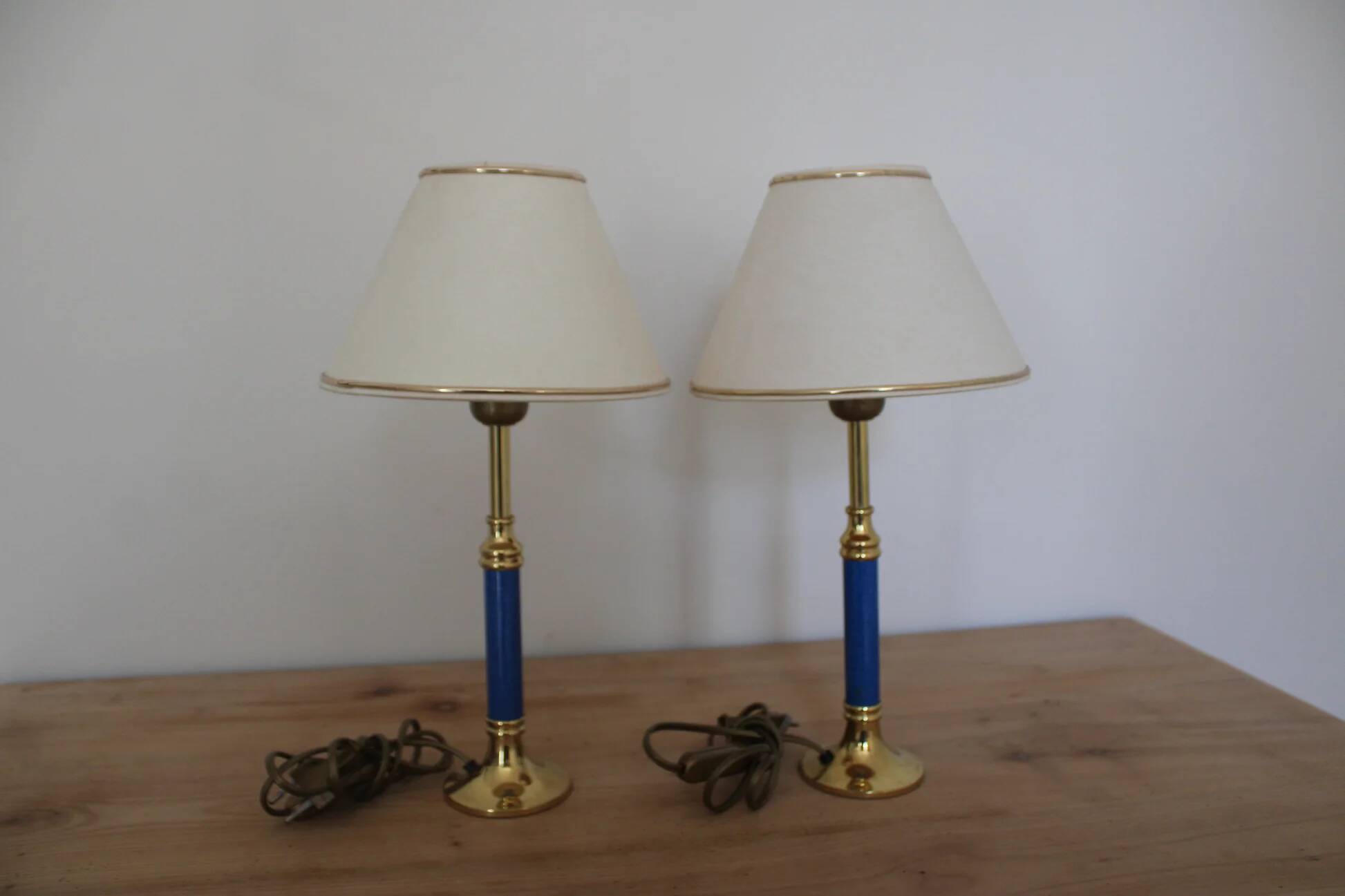 Pair of blue and gold bedside lamps with cream shades – H38 cm
