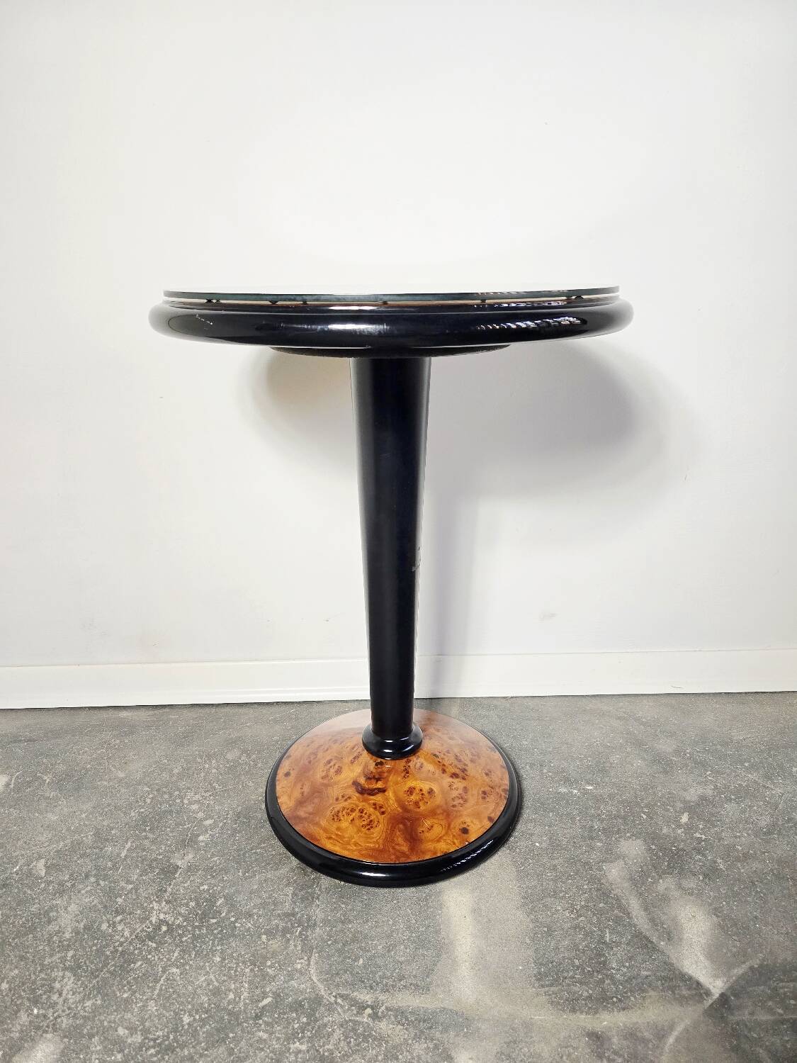 Table d'appoint en noyer et bois ébène de style Art Déco