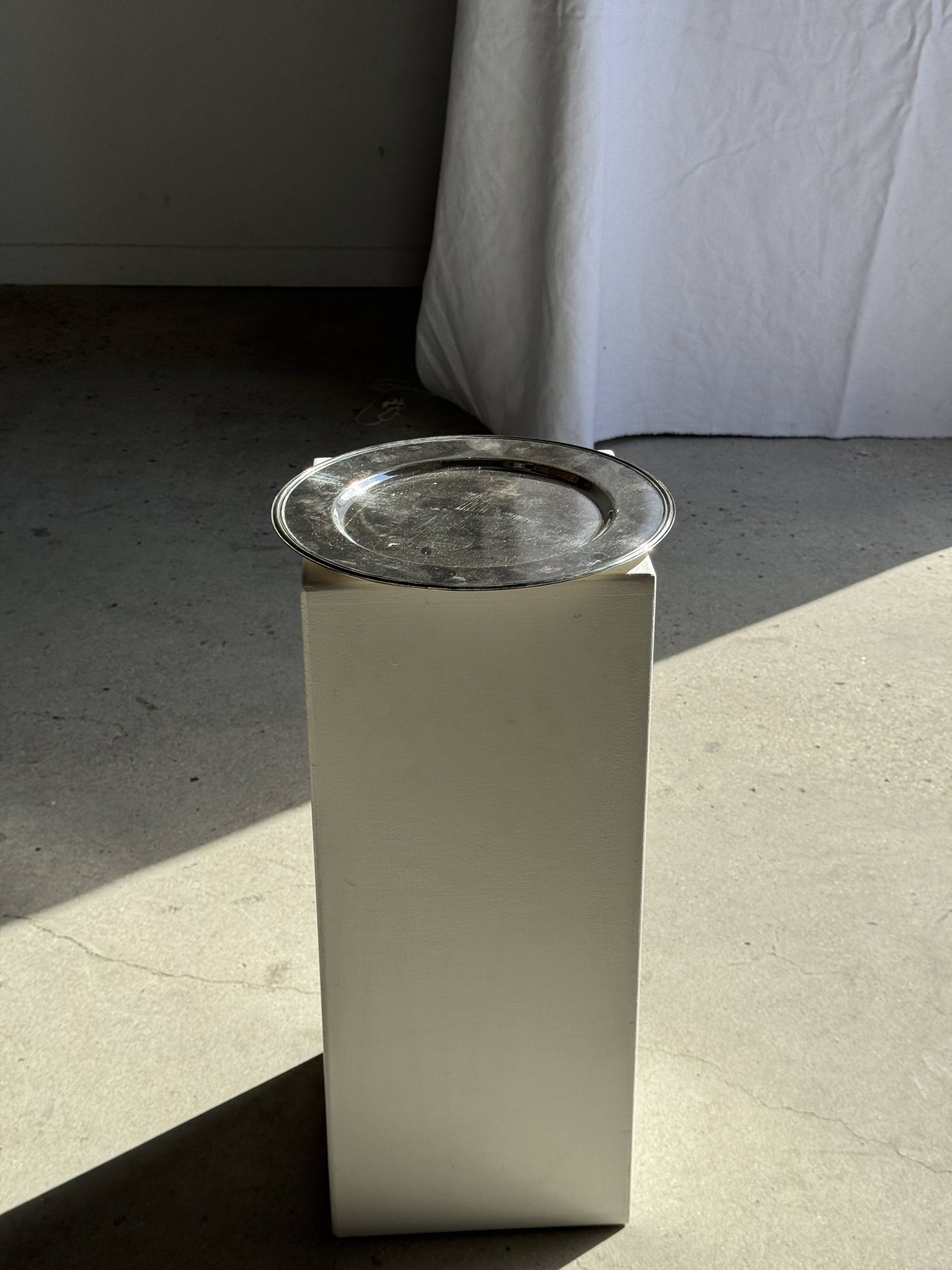 Round vintage silver-plated tray D30 H2