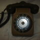 Ancien téléphone ptt à cadran, gris et vert de 1970