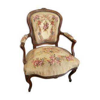 Armchair cabriolet eighteenth period Louis XV tapestry to the point floral decoration
