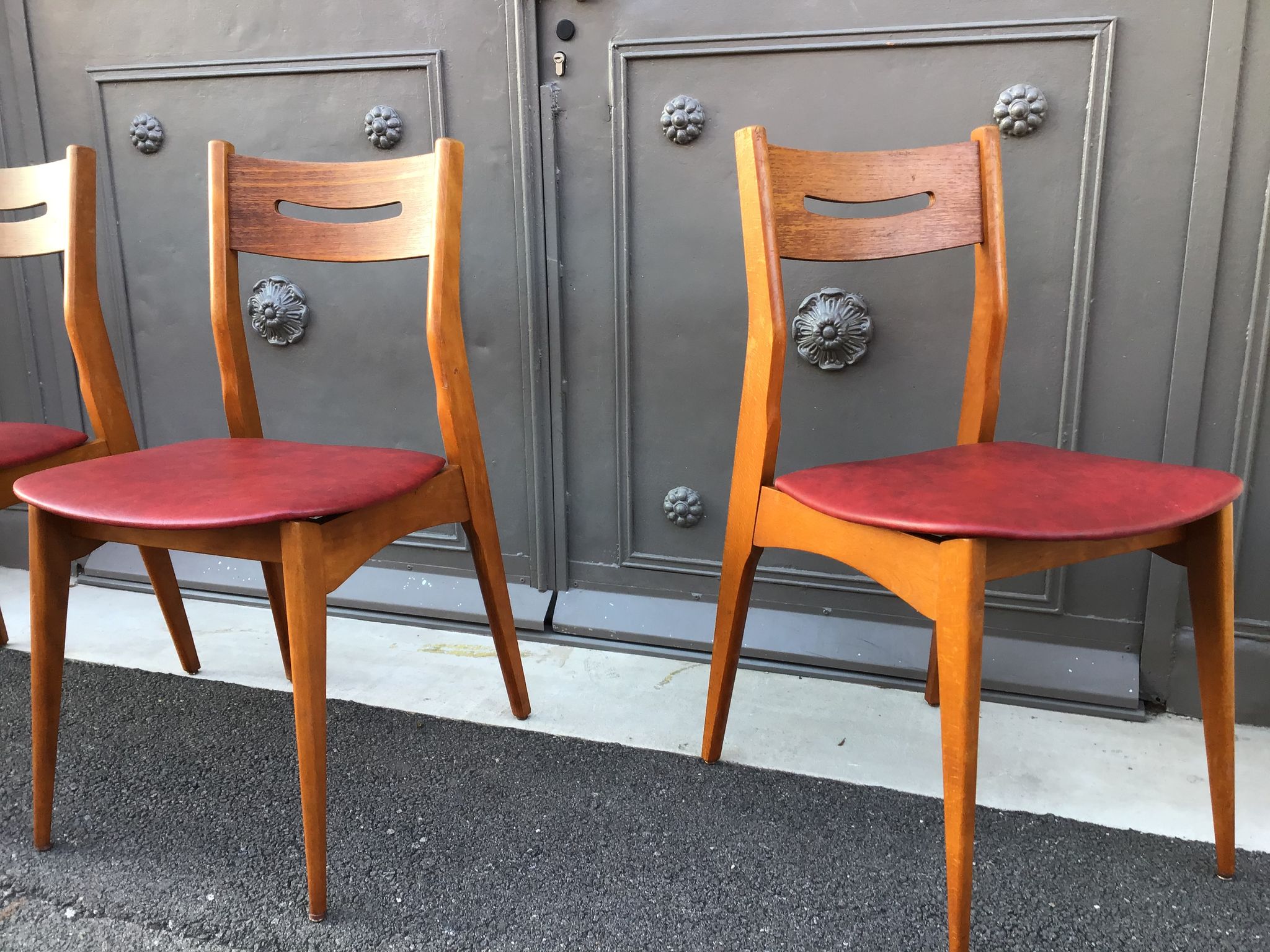3 Scandinavian chairs 1960 feet compass
