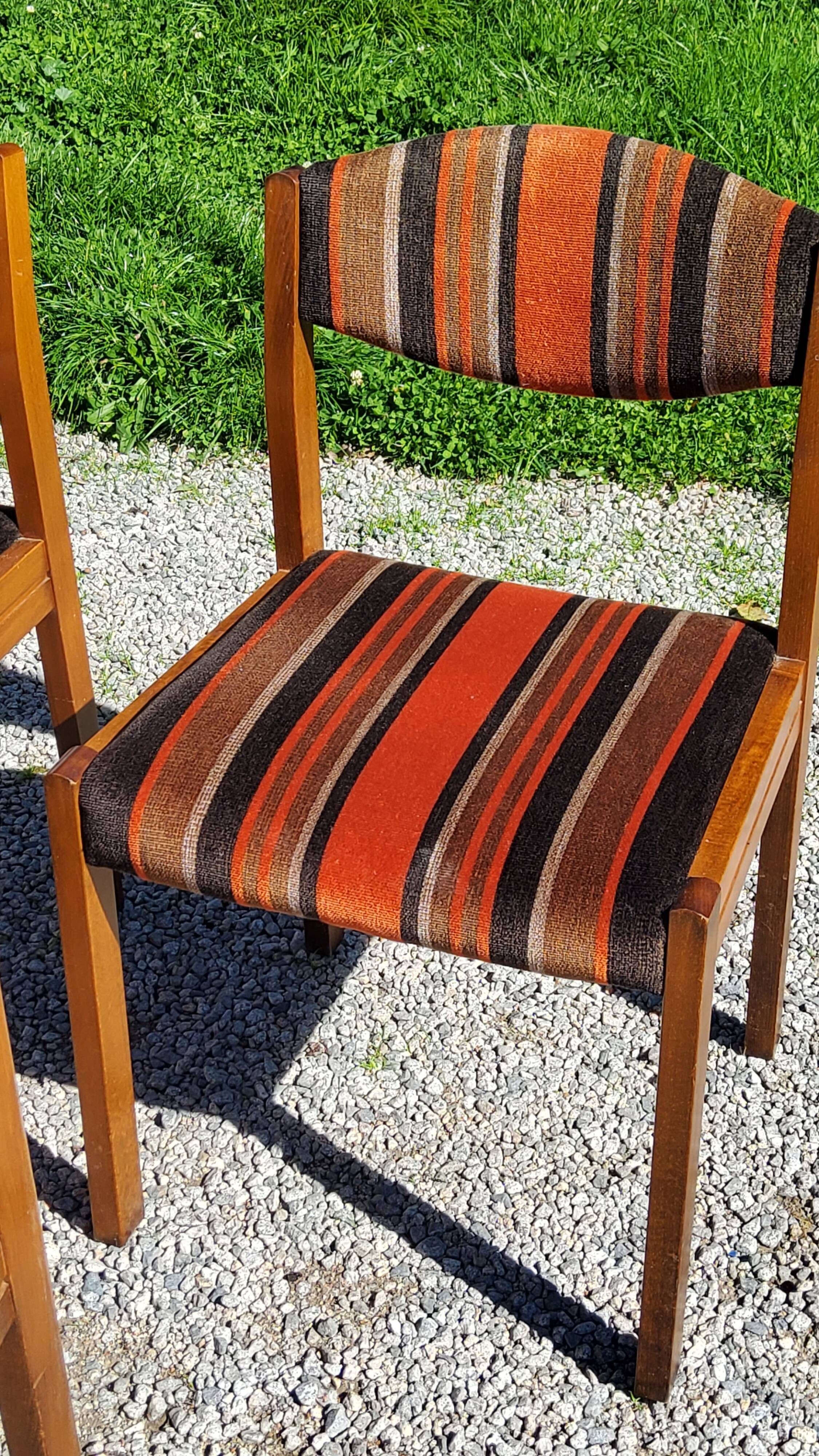 Set of 5 70s designer chairs in beech and orange and brown velvet Self éditeur