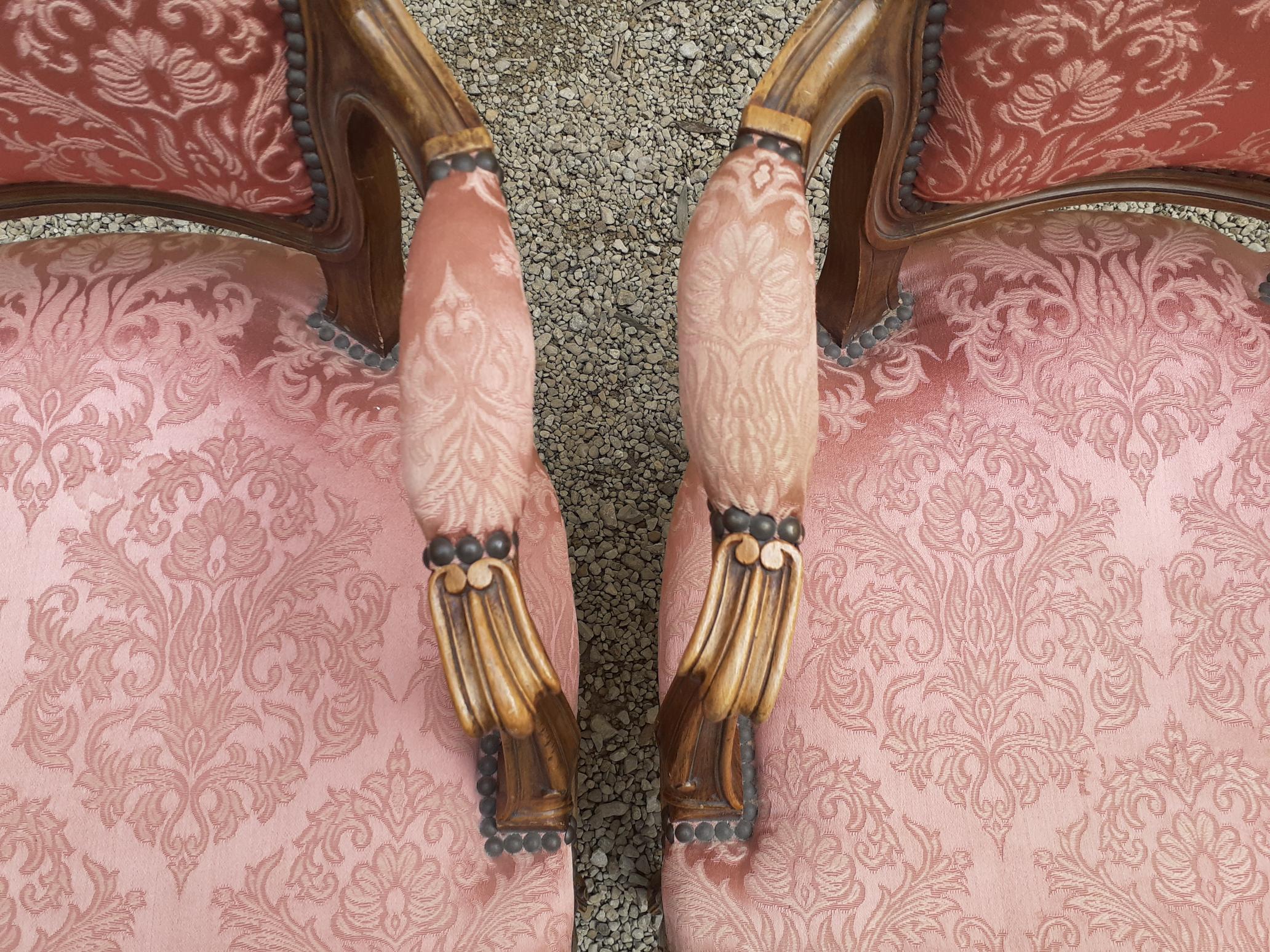 Paire de fauteuils cabriolet de style Louis XV