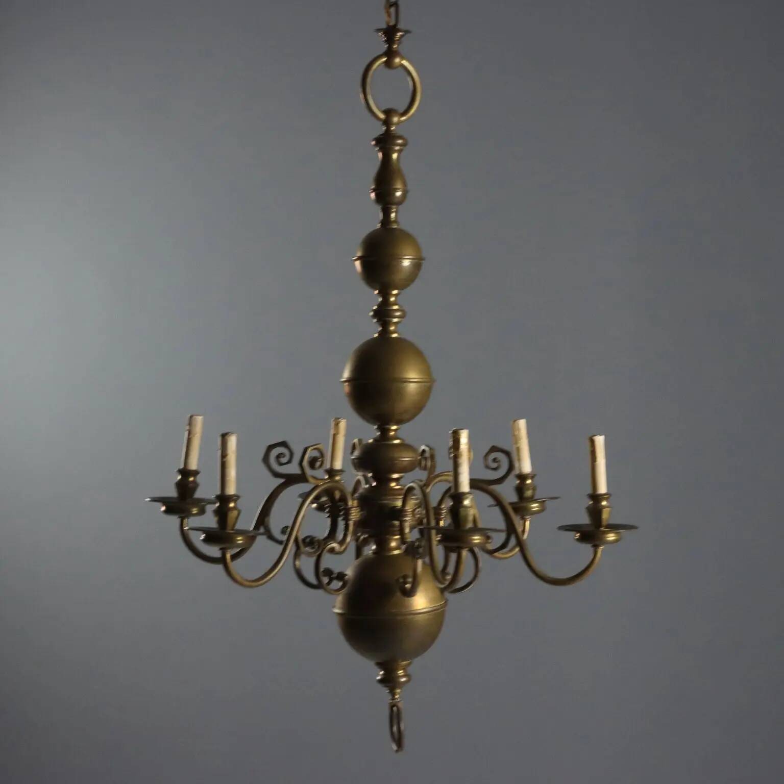 Lustre ancien en bronze à décorations, Pays-Bas, XXe siècle