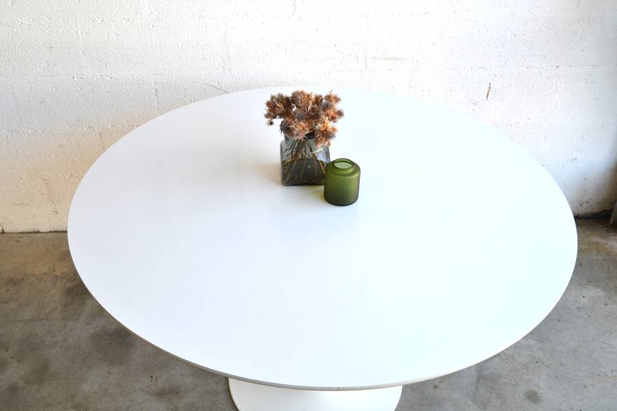 Table "Tulip" by Maurice Burke for Arkana