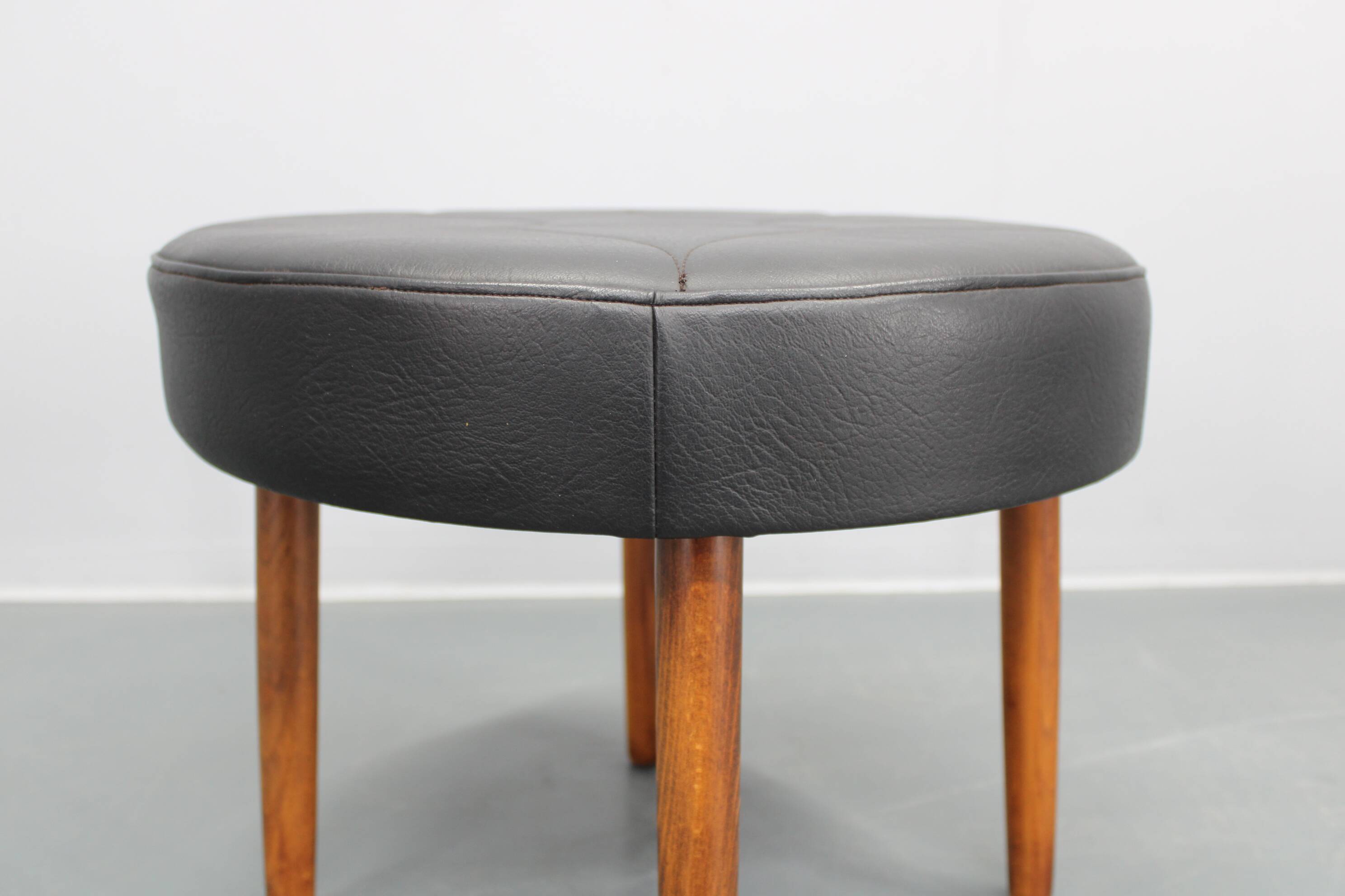 Tabouret danois en cuir des années 1960