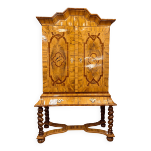 Cabinet baroque en noyer
