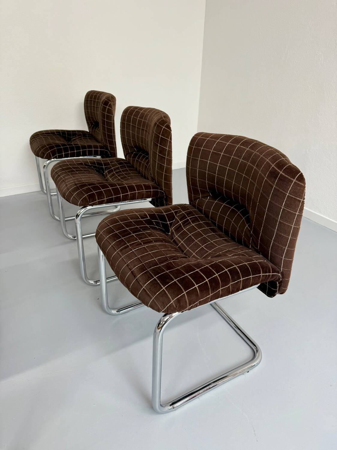 6 old tubular and velvet chairs Italian design from the 70s