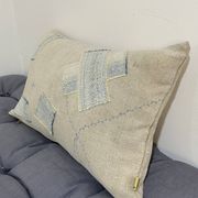 Coussin artisanal en toile ancienne style Kilim
