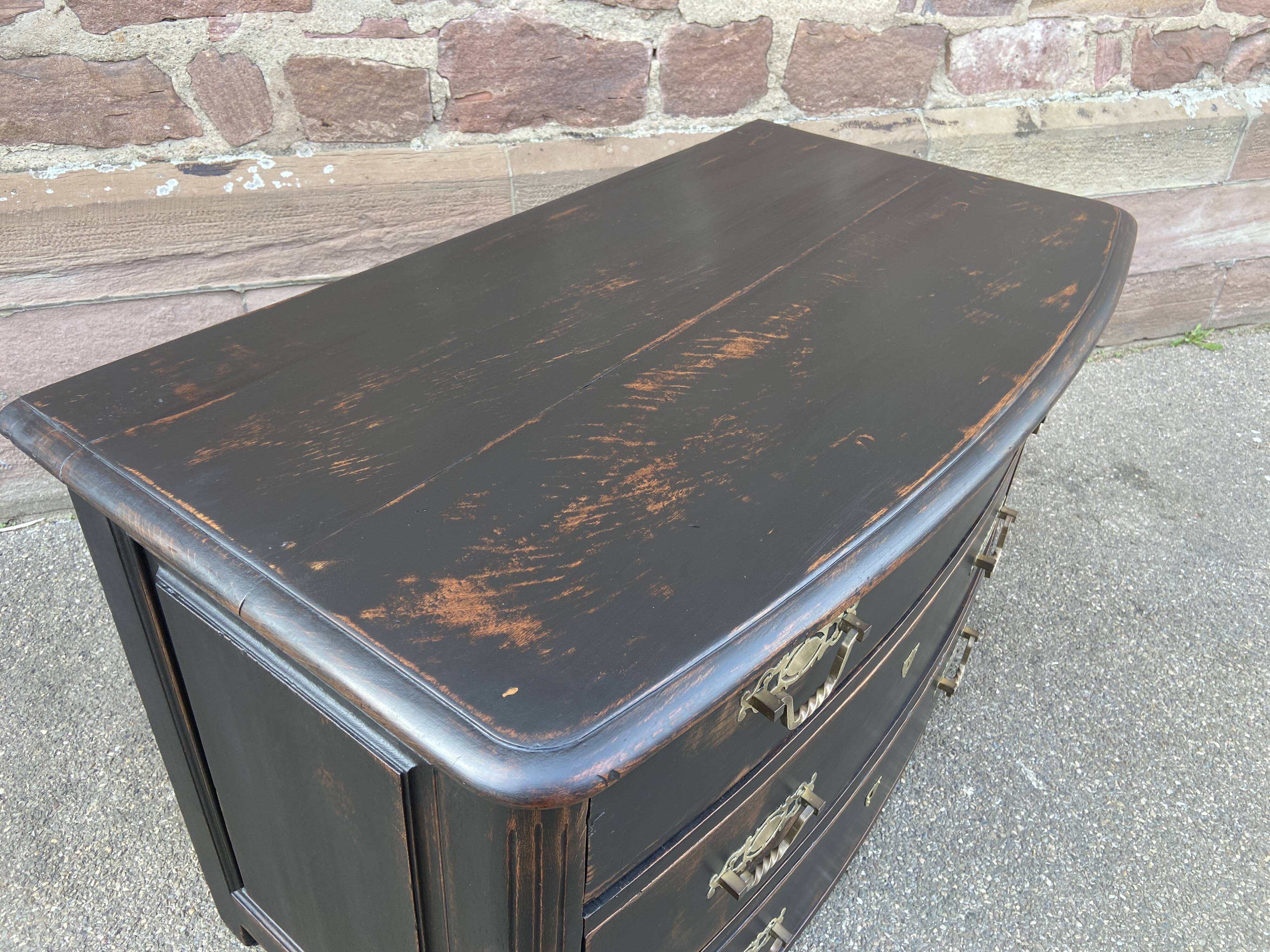 Alsatian curved chest of drawers XVIIIth patinated
