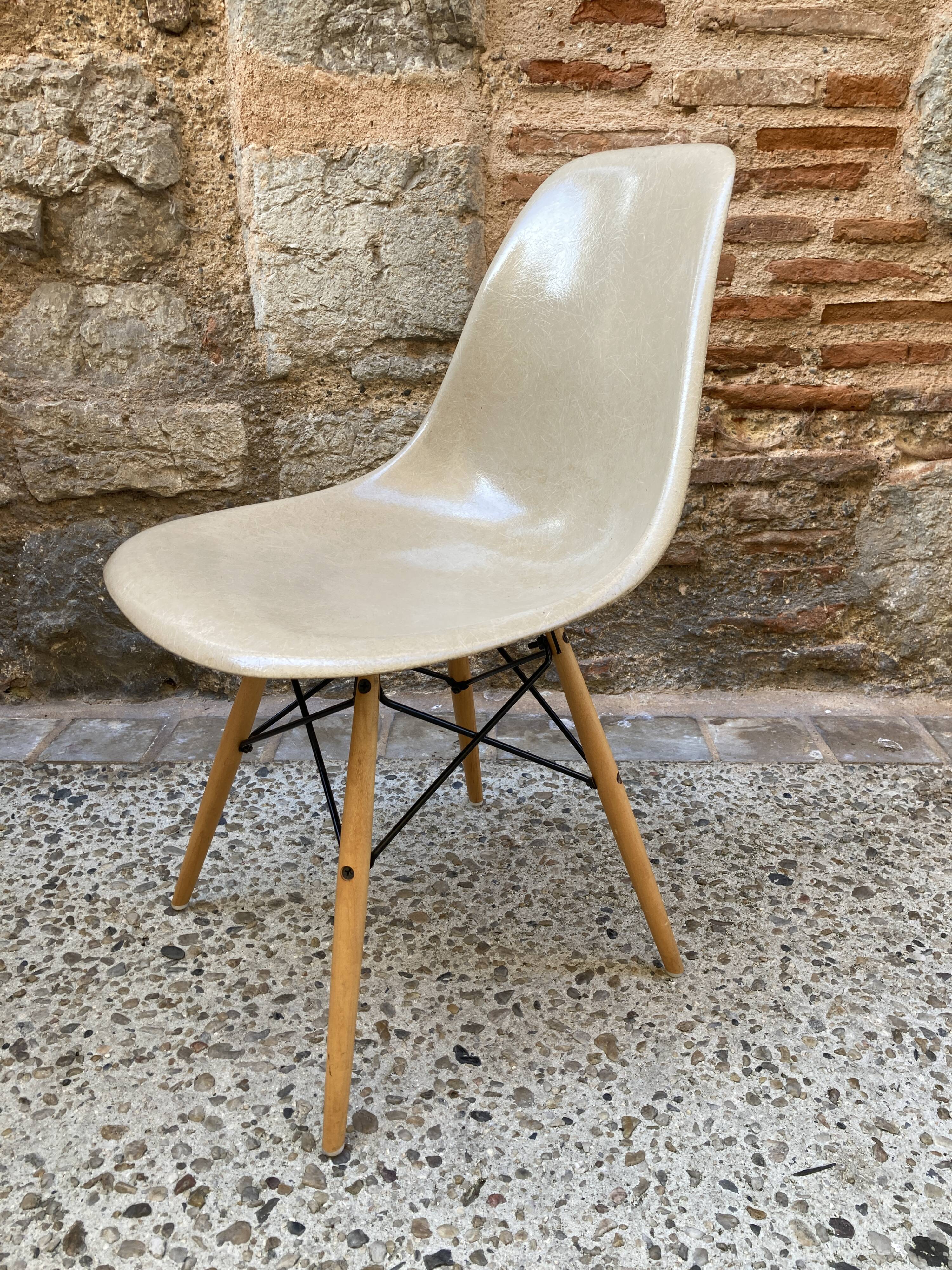 Beige chair DSW Eames