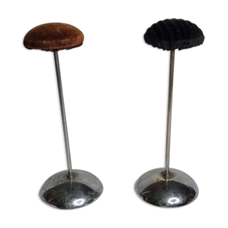 Paire de porte chapeaux en métal gainés de velours, 25 cm