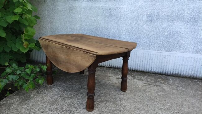 Folding low round table