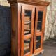 Armoire vitrée en noyer du  français