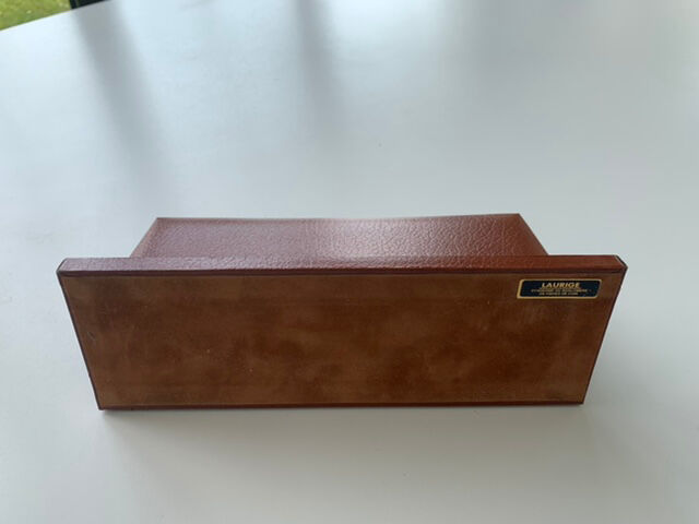Vintage Laurige tawny leather mail carrier