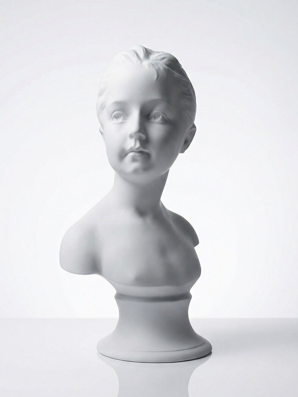 Bust of Louise Brongniart after Houdon, white biscuit Tharaud Limoges 20th century.