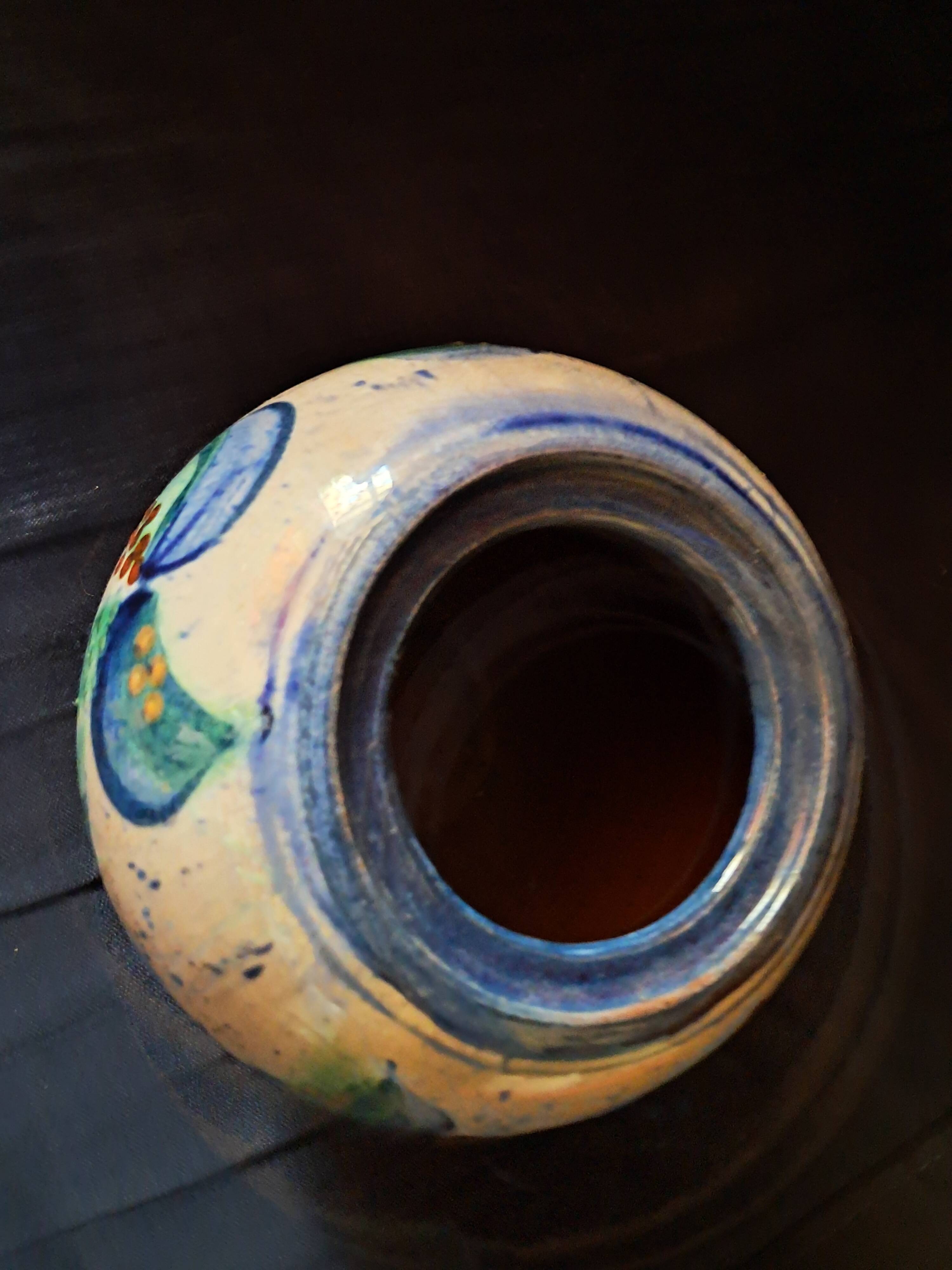 Very original round vase