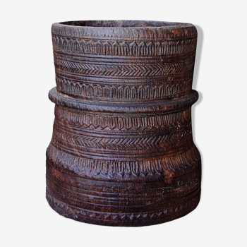 Wooden engraved pot