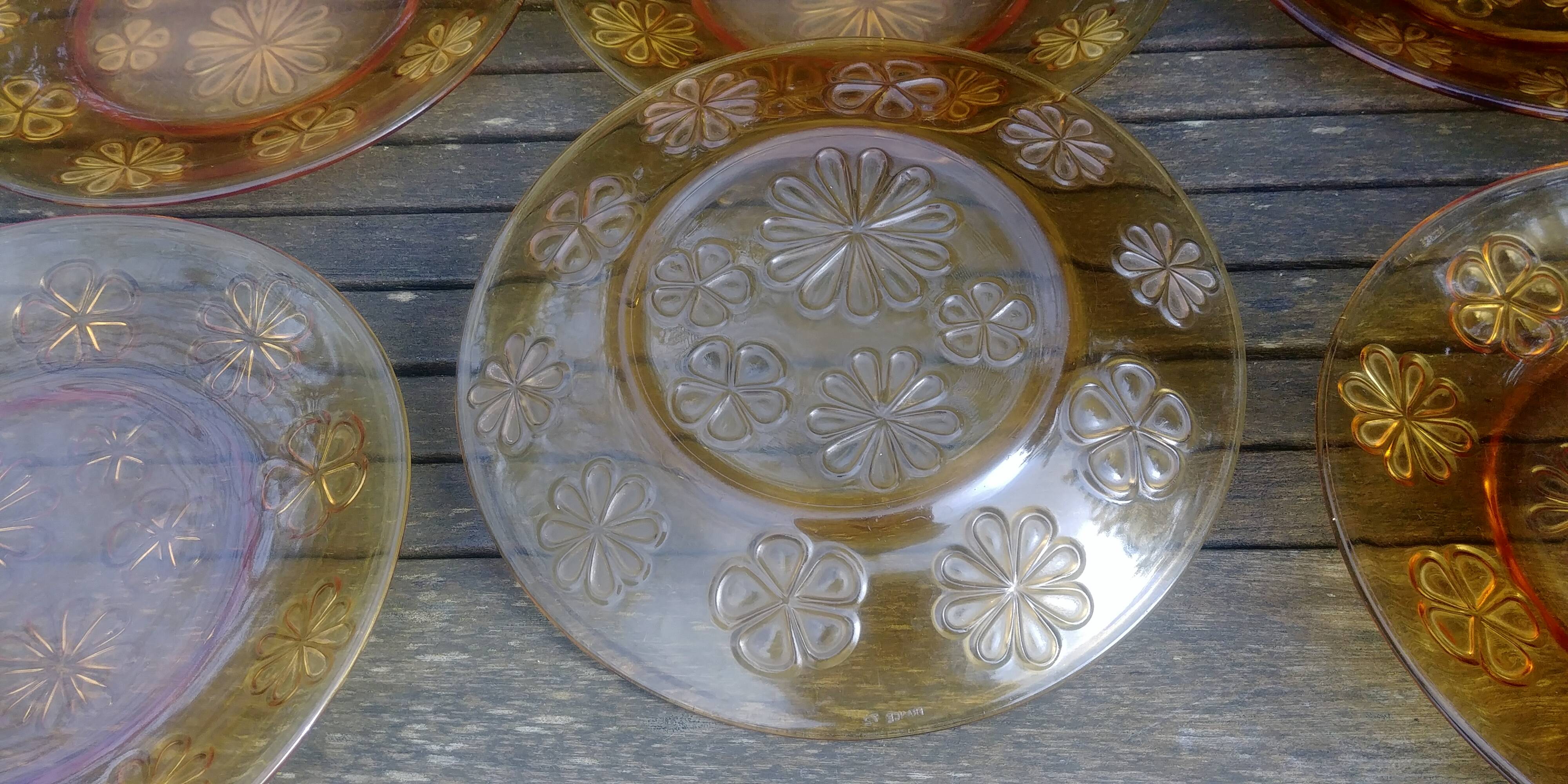Set of six flat plates - vintage amber glass from Veréco with flower decor - 60s/70s
