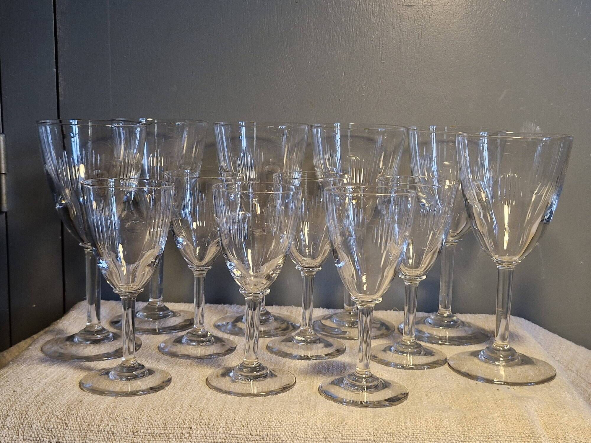 12 glasses - 6 water - 6 wine - Small carved decoration - Period 1900