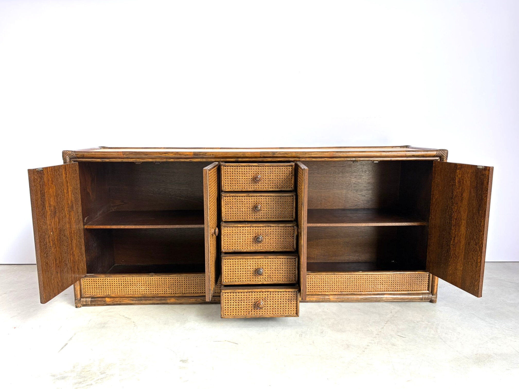 Buffet vintage en rotin et travertin, années 1960