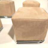 Table basse et poufs 1970