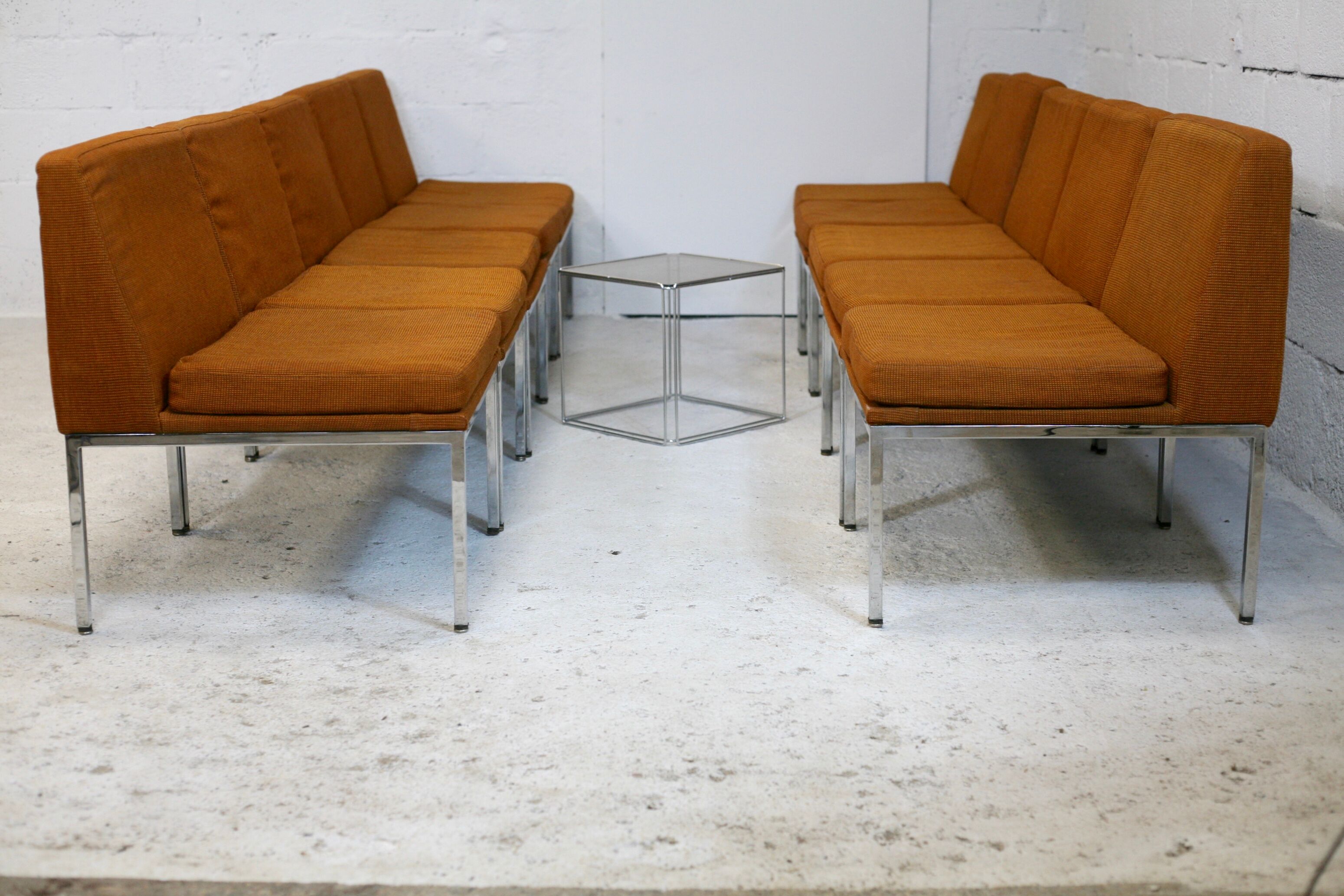 Ensemble de 10 chauffeuses de Louis Baillon, édition Planforms formant canapé modulable, circa 1950