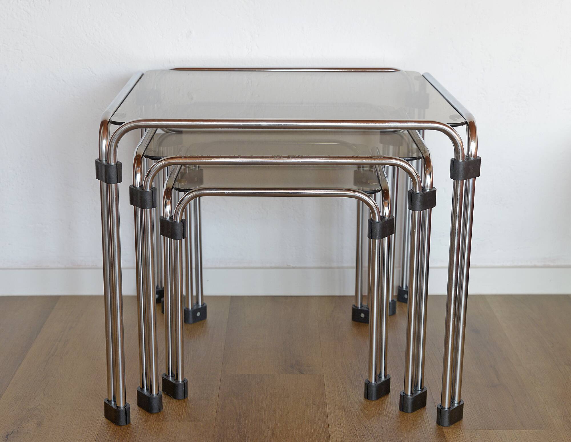Vintage nesting tables  set of 3  coffee tables mid-century modern 1980s