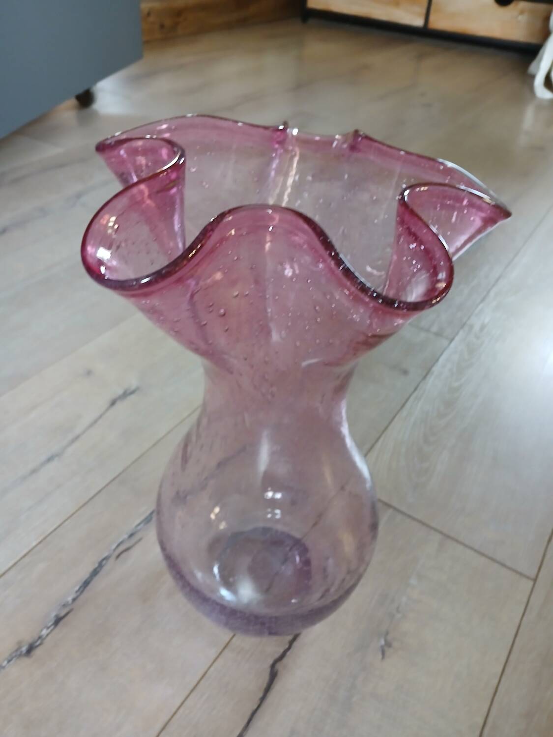 Pink bubble glass corolla vase