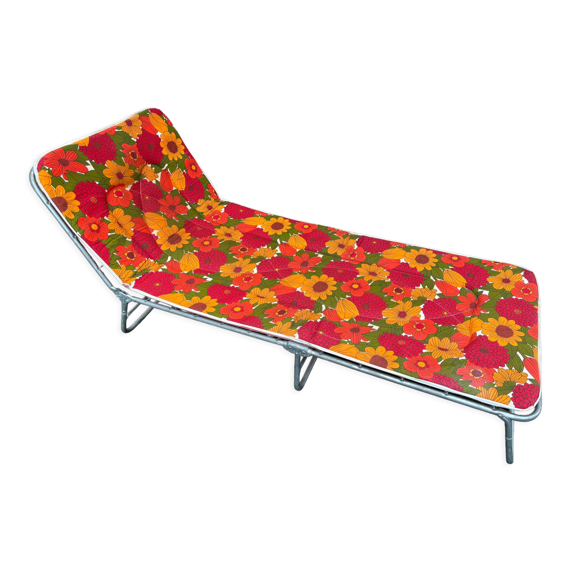 Vintage flower camp bed