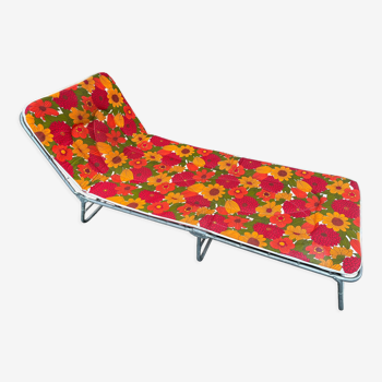 Vintage flower camp bed