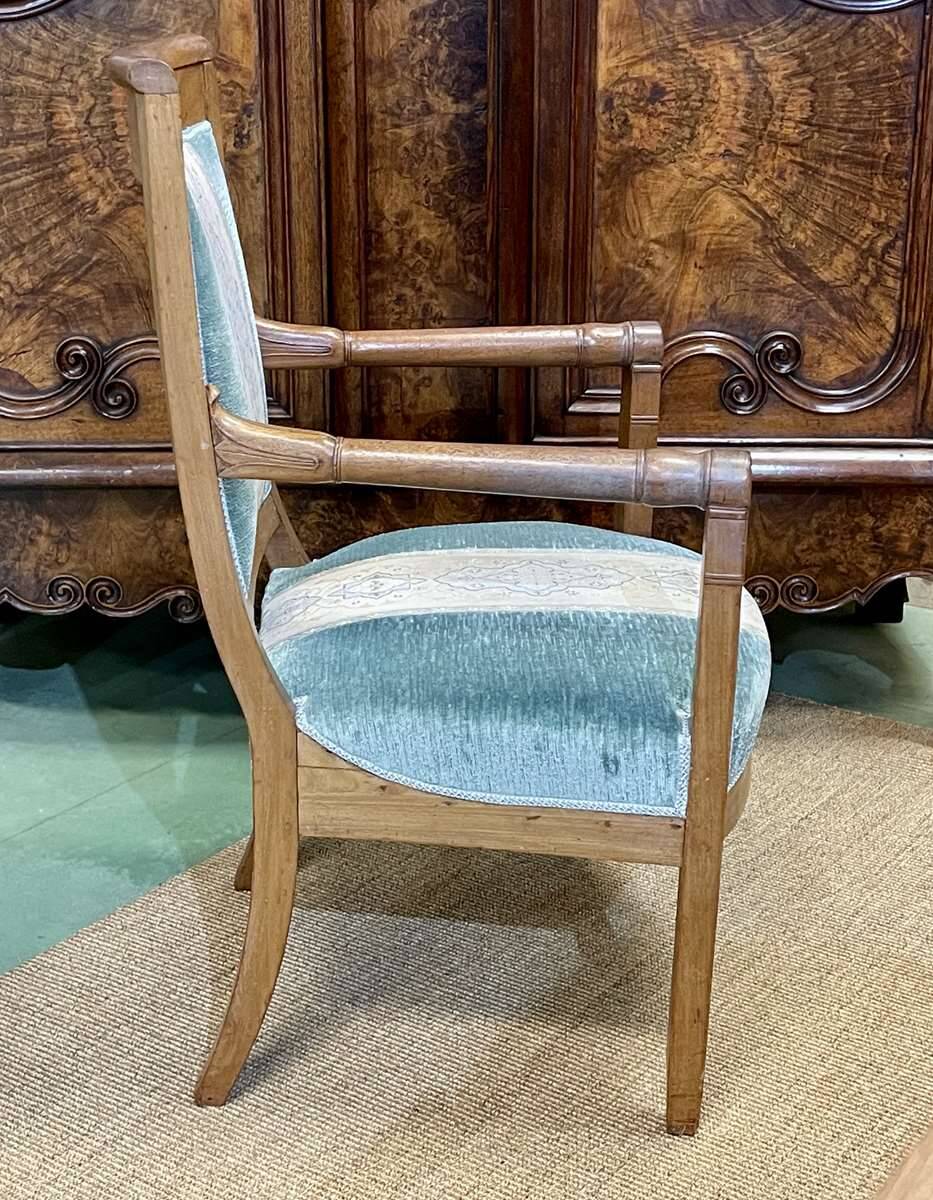 Restoration period armchair in walnut from the 19th century