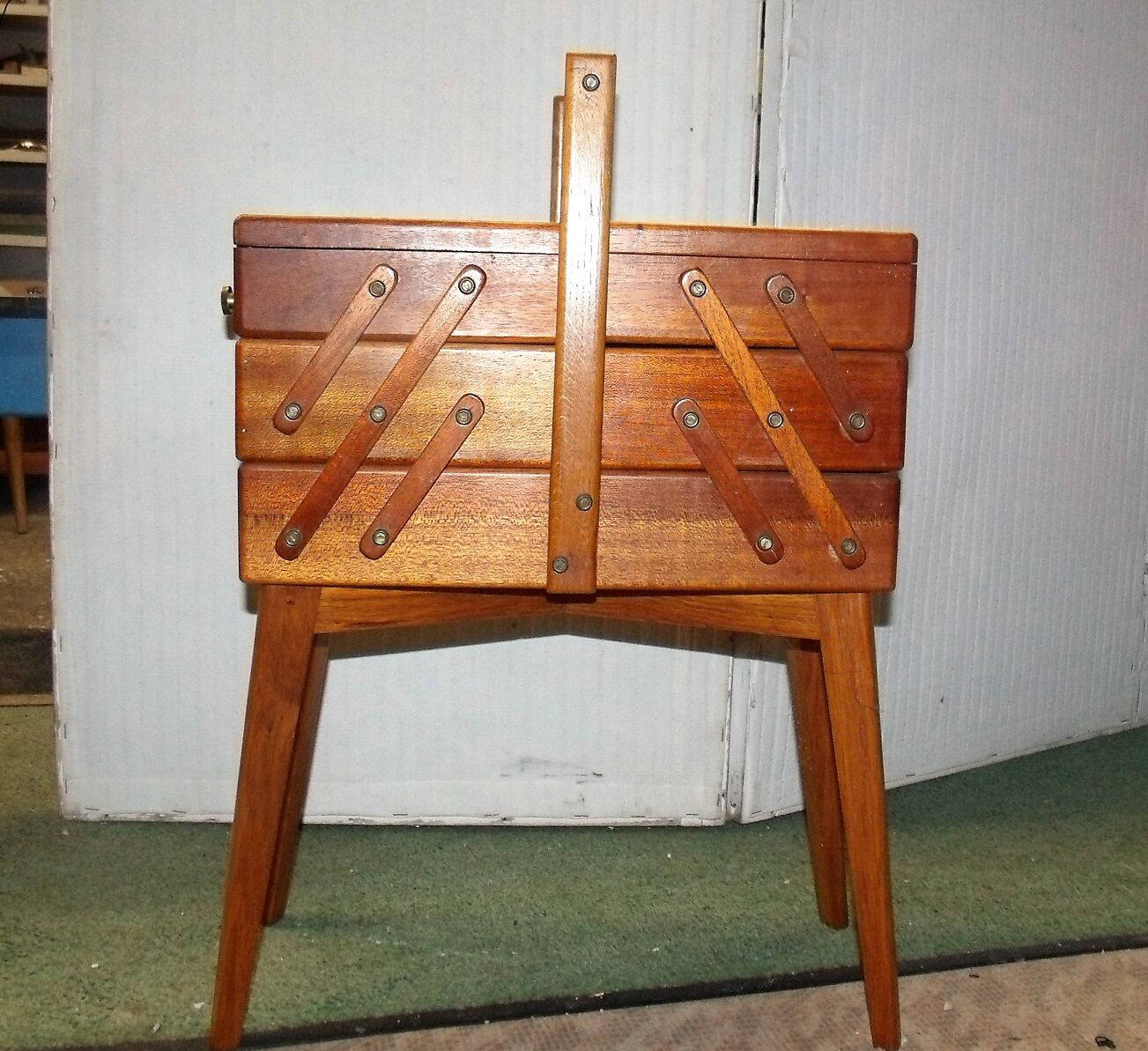 Box worker sewing box wood 1950 book