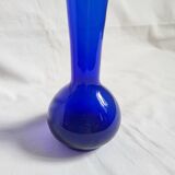 Vase soliflore en verre bleu