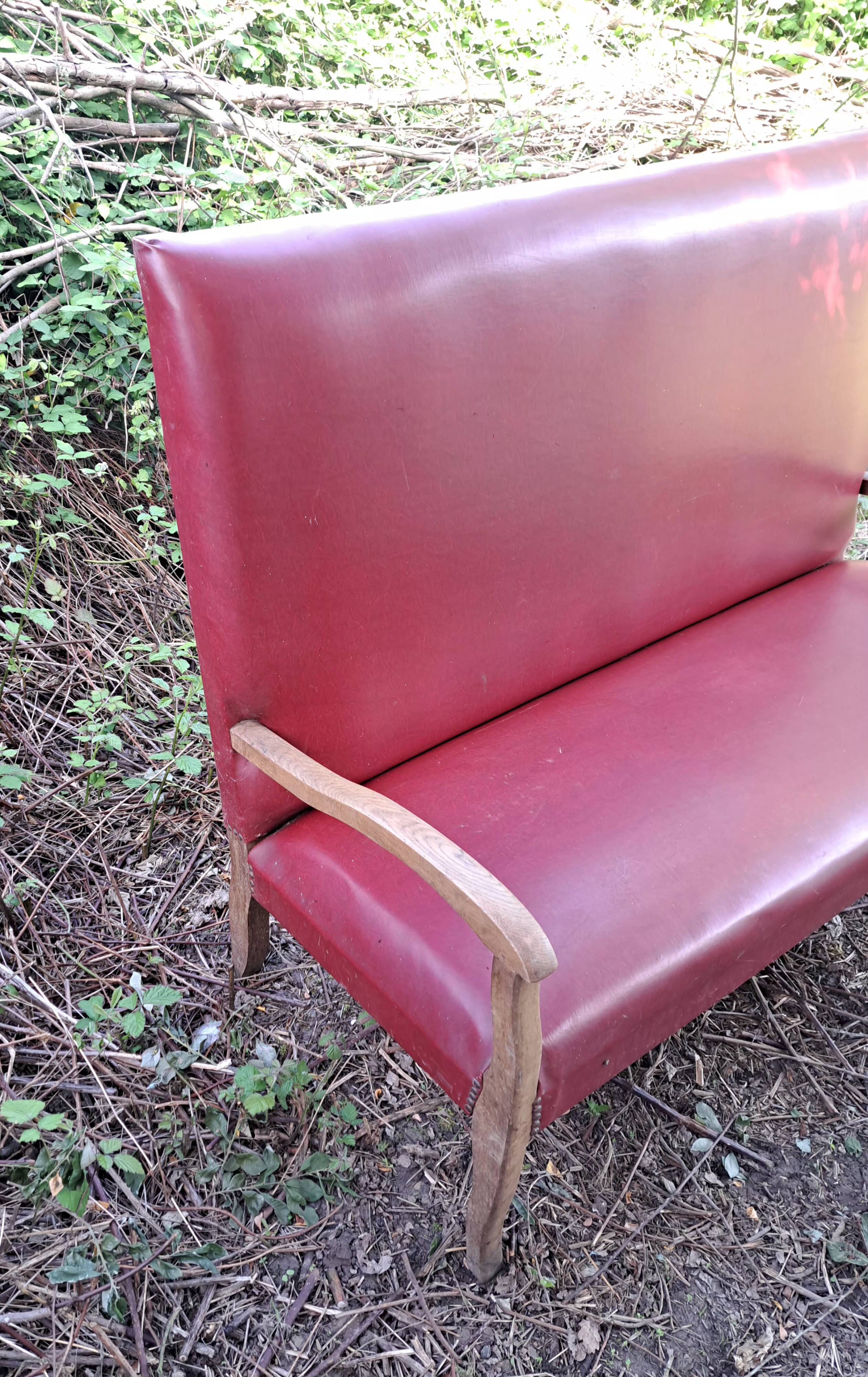 The vintage bistro bench.