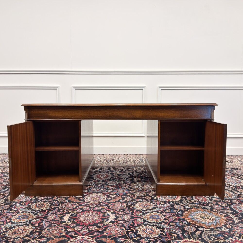 Classic English Heldense Desk