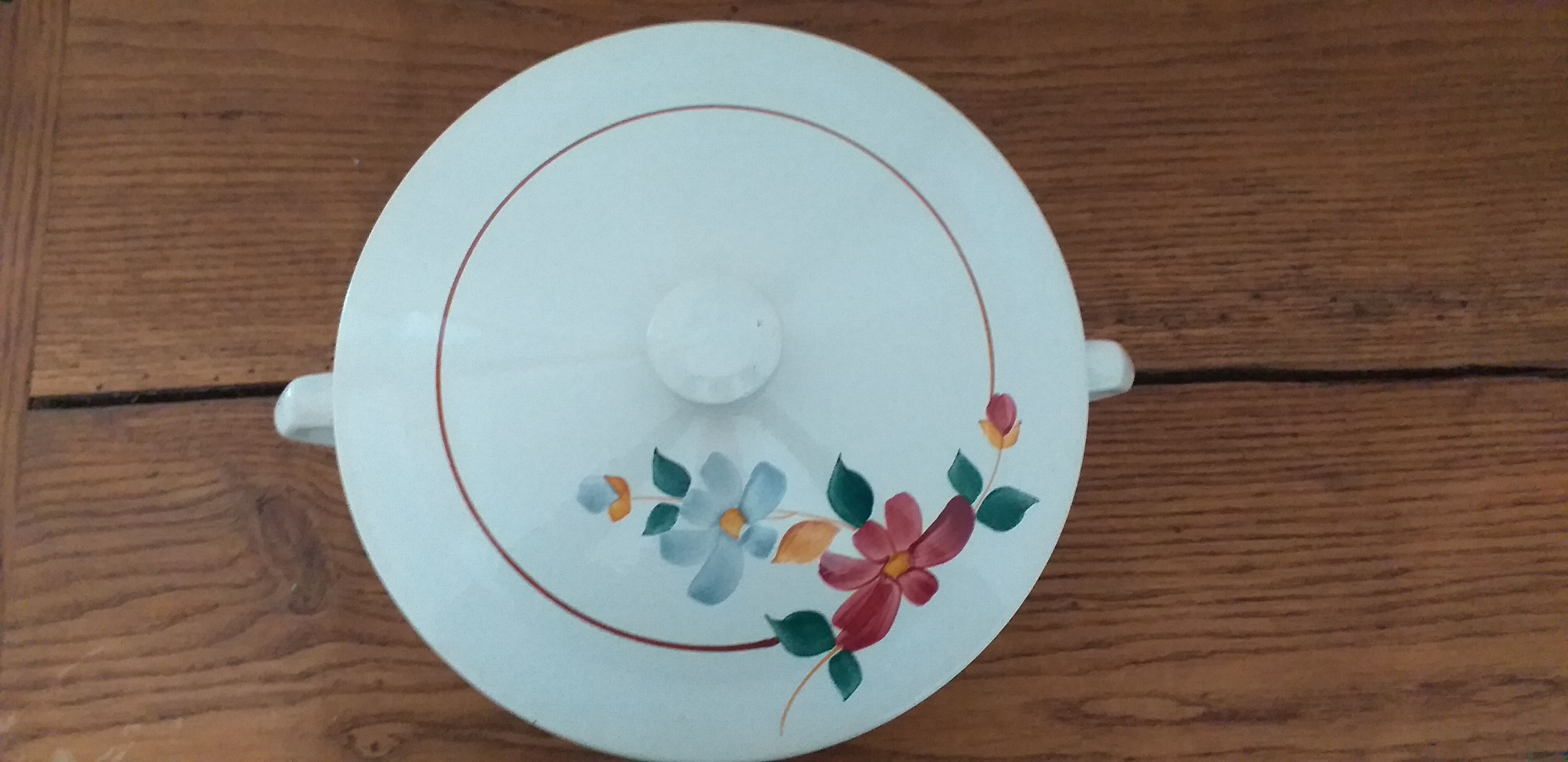 Sigh with porcelain lid Saint Amand model 7011