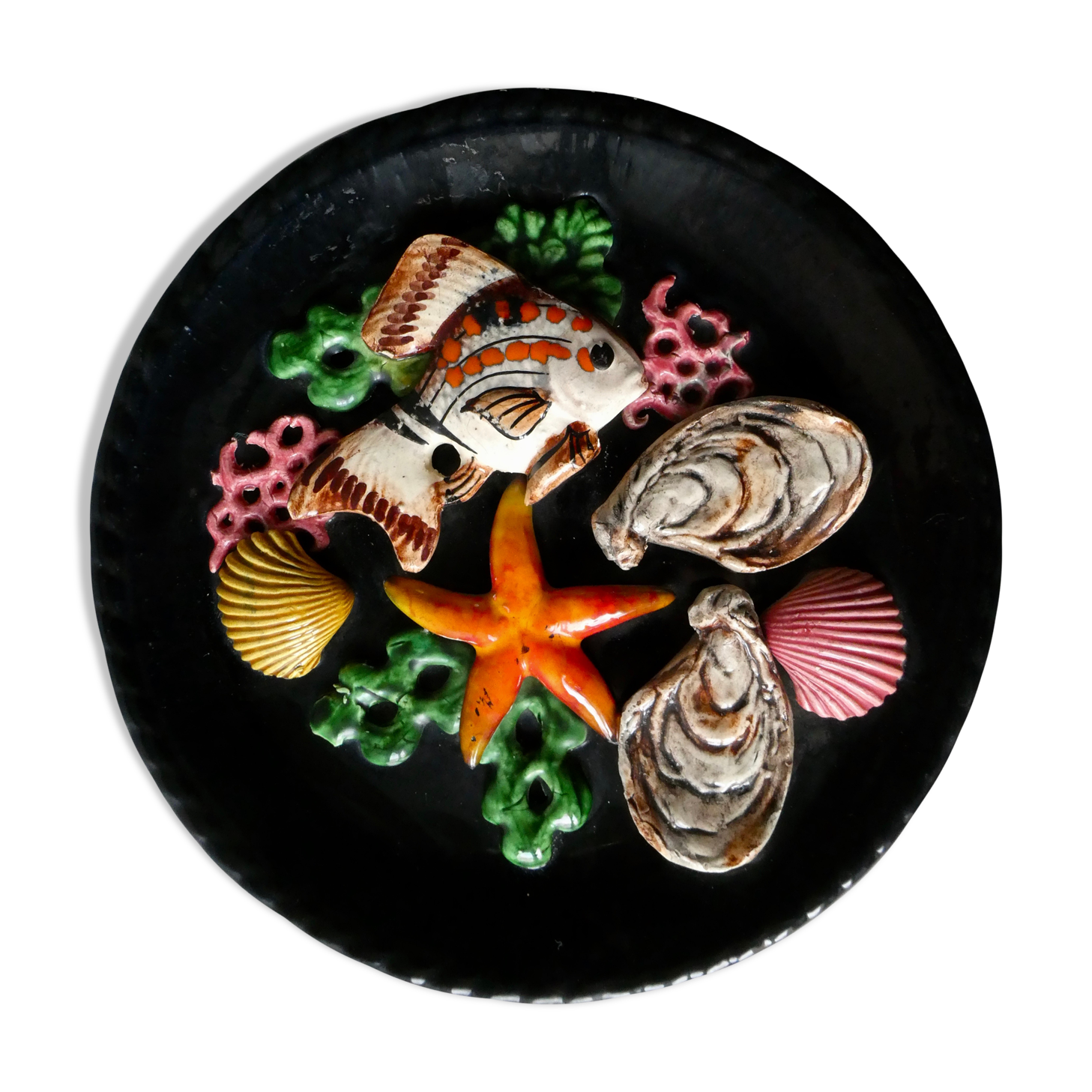 Plate in dabbling, sea decor, fish