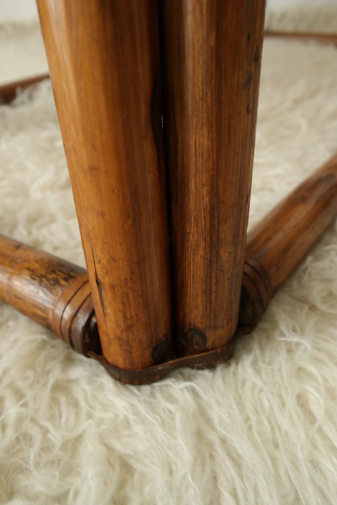 Table basse en bambou et verre fumé vintage
