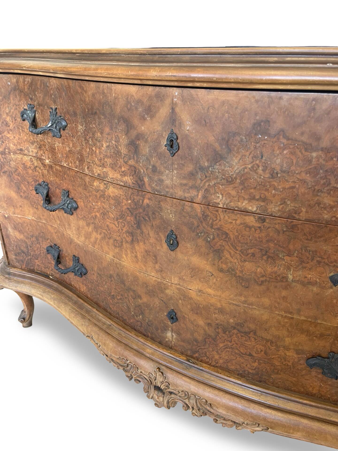 Elegant Italian Louis XV style commode, circa 1940.