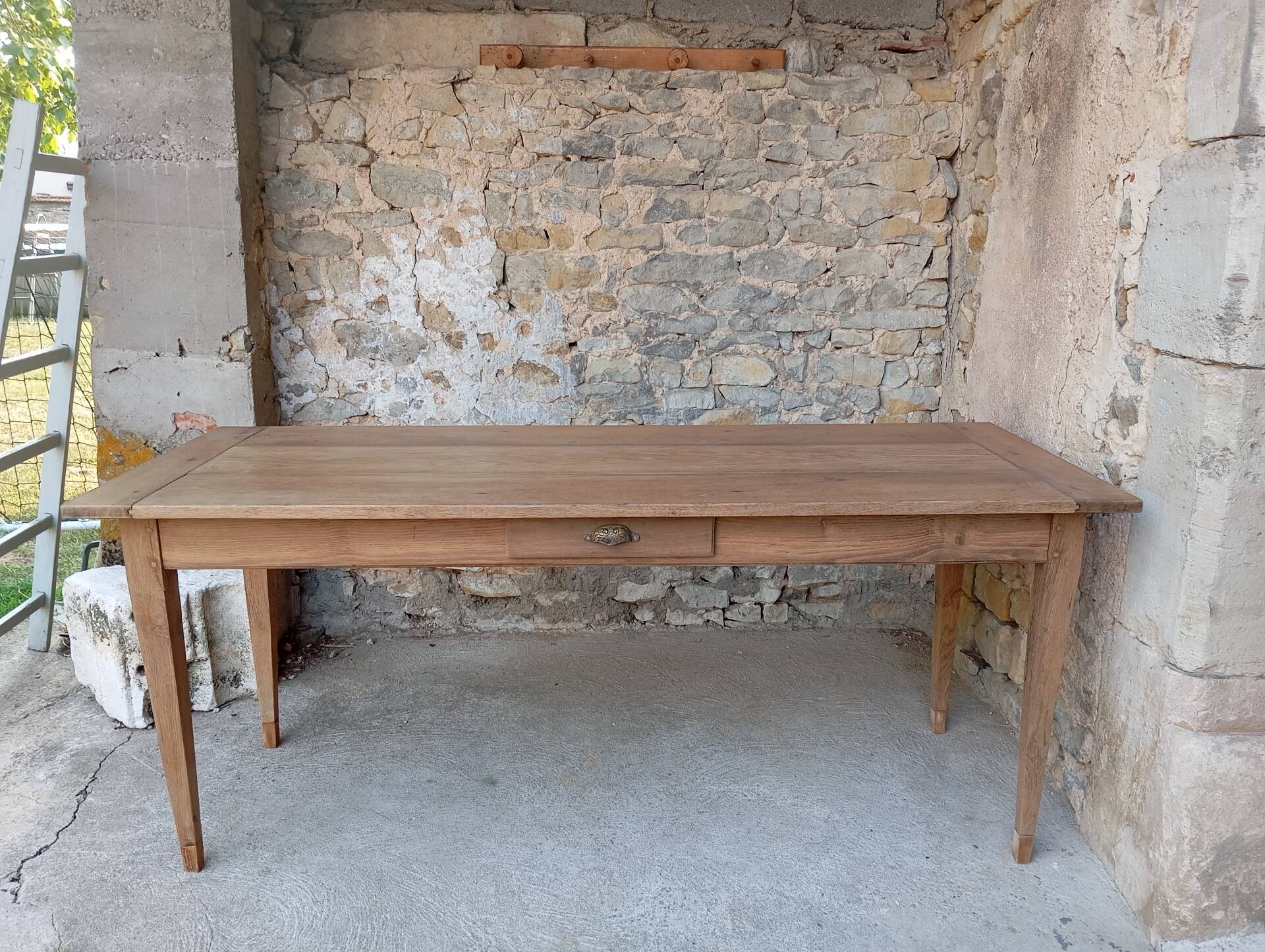 Farm table