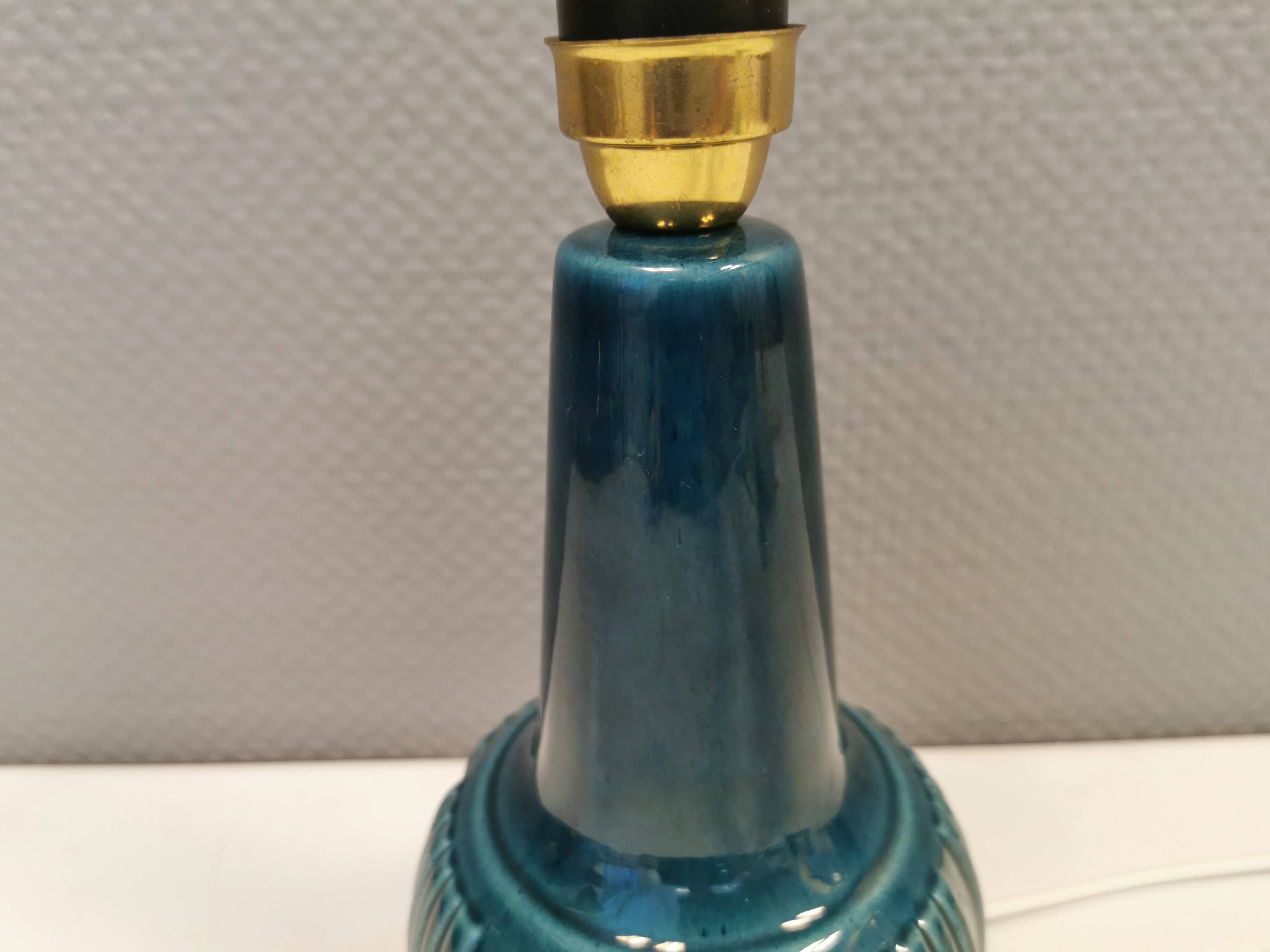 Elegant mid-century ceramic table lamp with an embossed pattern covered in mother-of-pearl glaze.