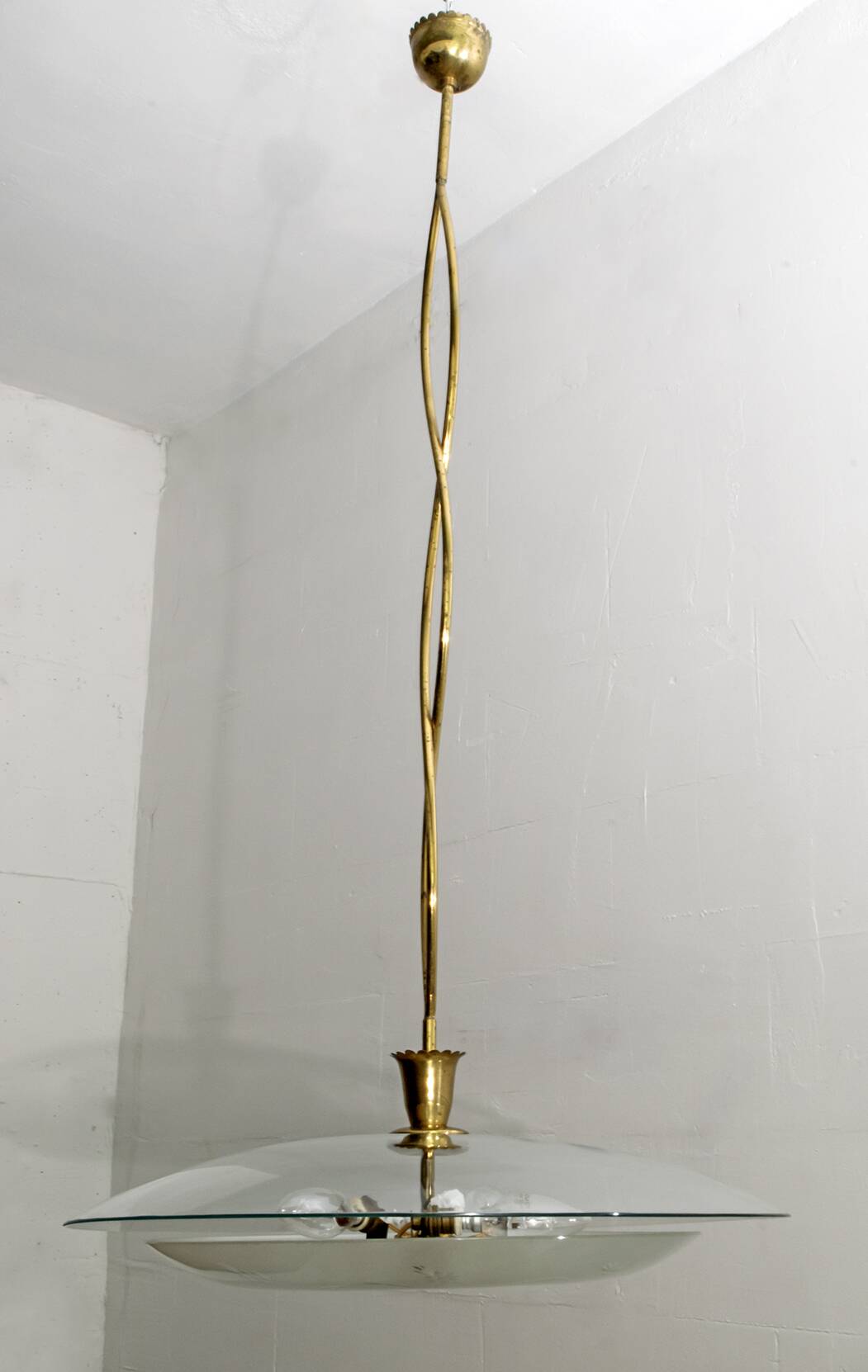 Attributed to Luigi Brusotti Mid-century Italian Glass and Brass Chandelier