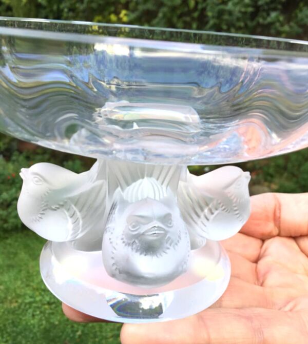 Lalique France .superbe coupe vide poche sur pied aux oiseaux