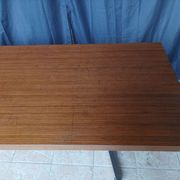 Grand bureau vintage en acajou et métal chrome