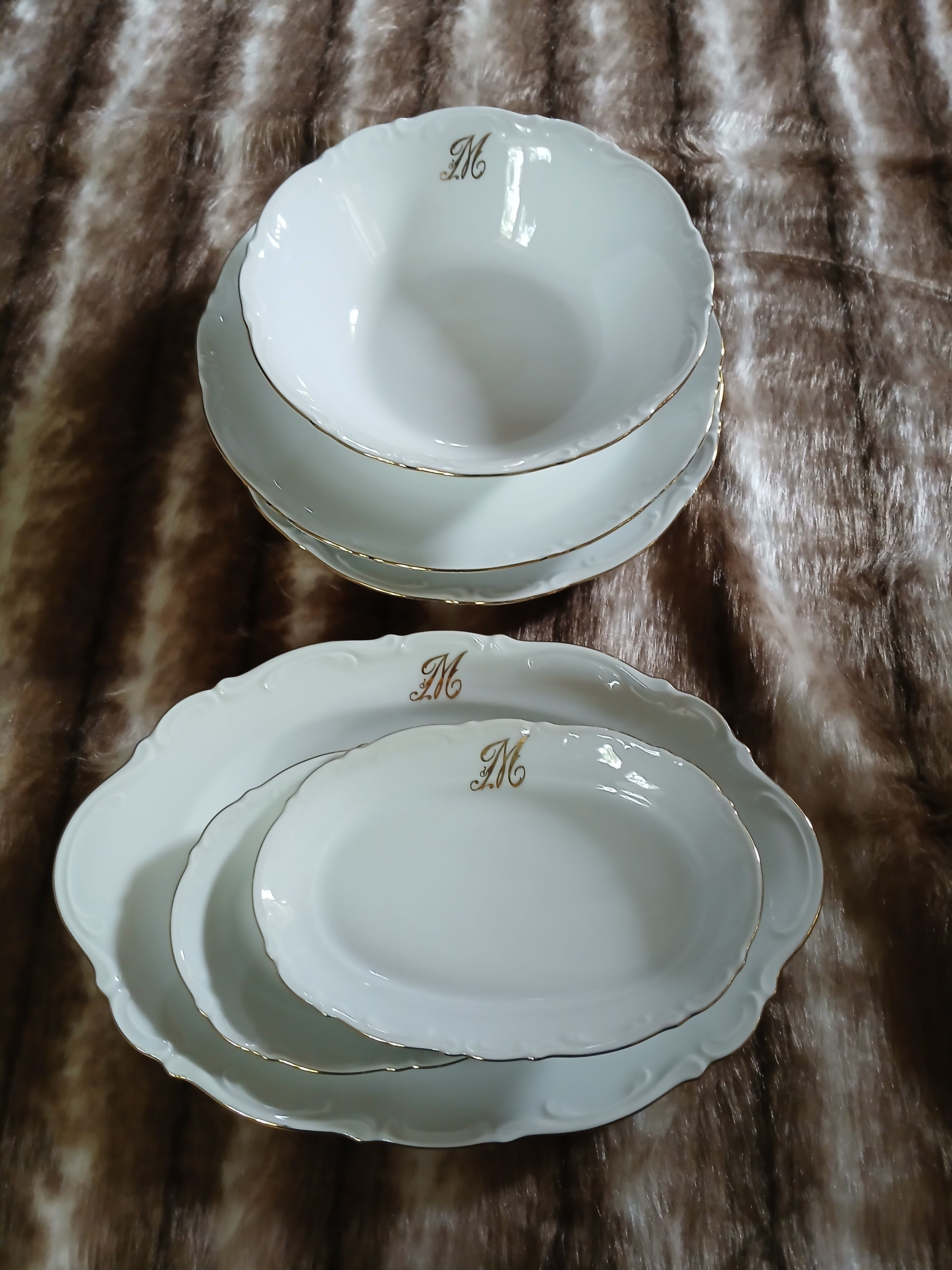 Ensemble 6 plats en porcelaine blanche