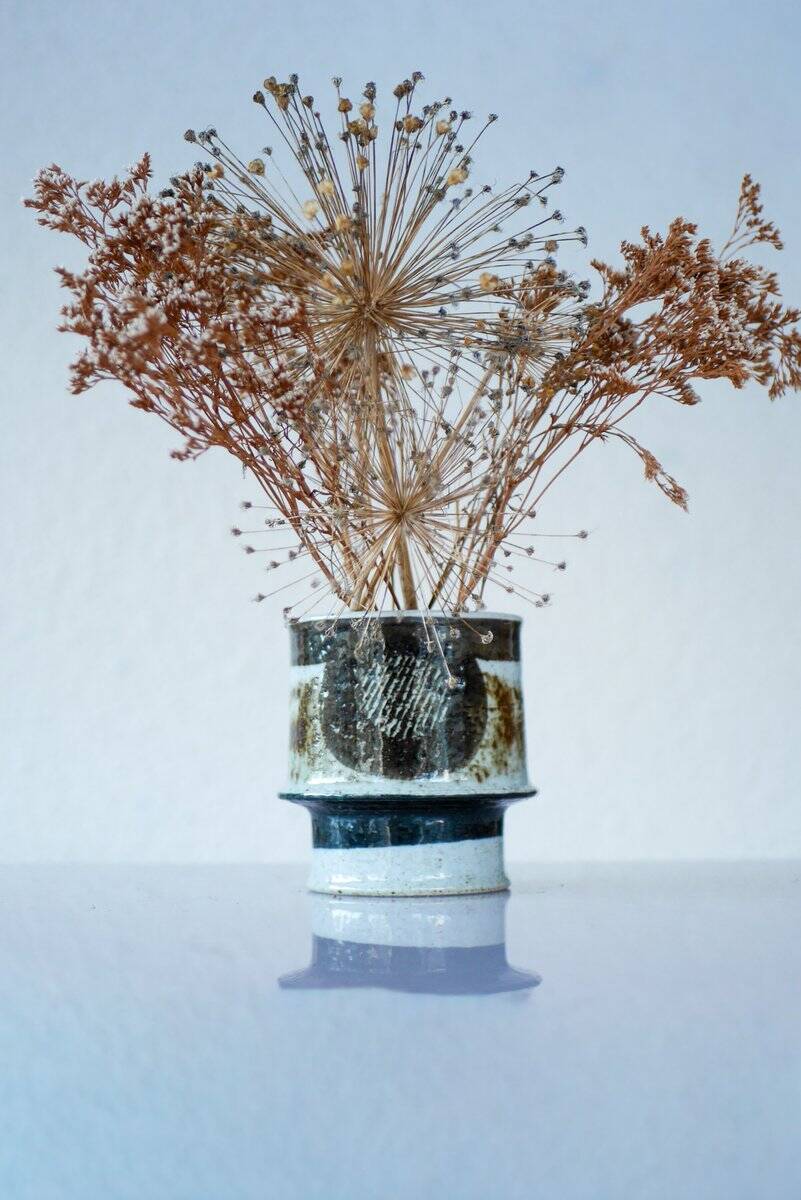 Vase en céramique moderniste du milieu du siècle par Inger Persson pour Rörstrand, Suède, années 1970.