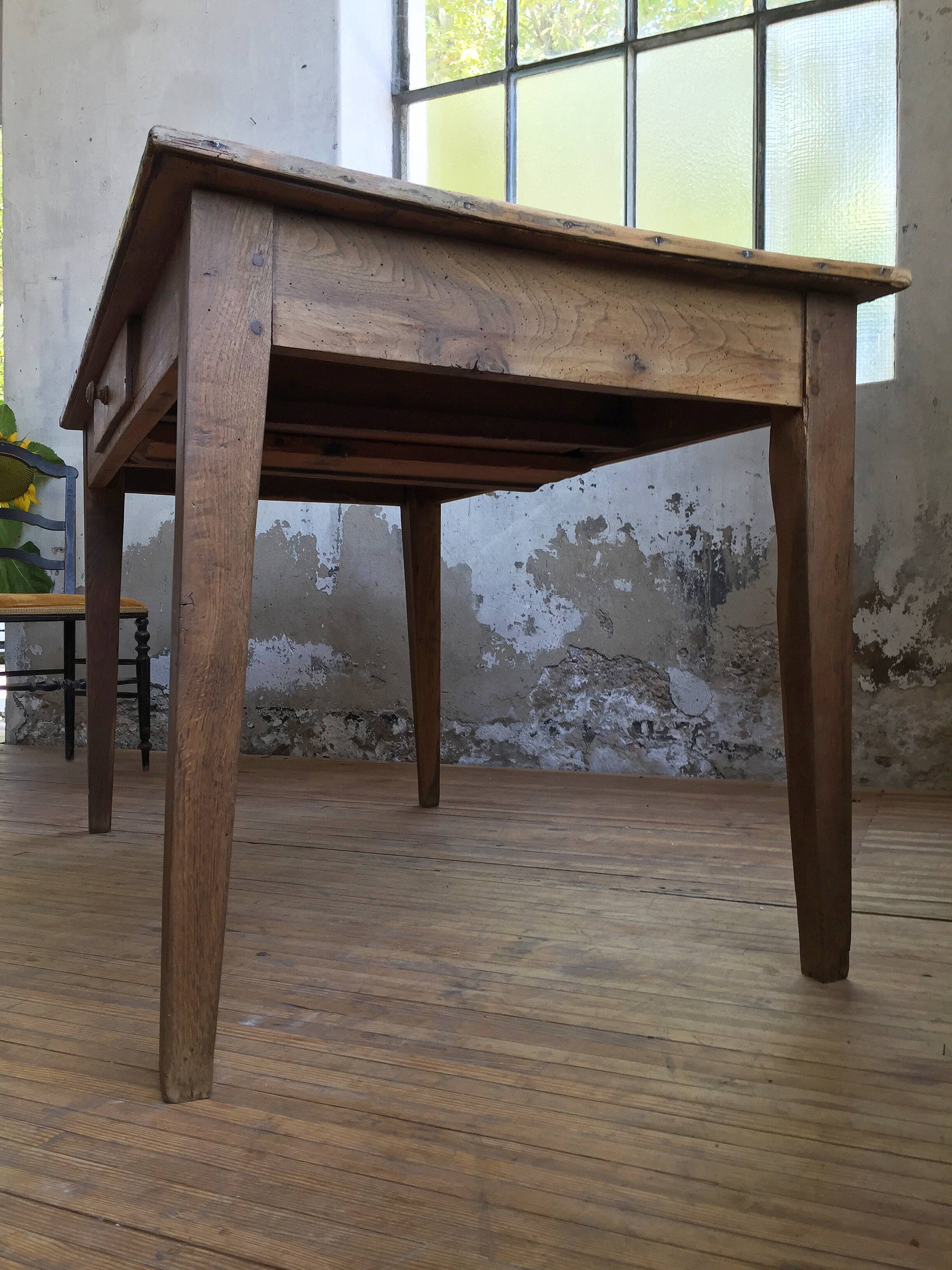 Table de ferme en noyer