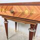 Table de chevet marqueterie fleurie et laiton